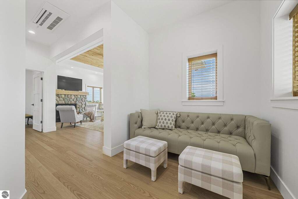 6 Bedroom Single Family Home/House's Image 28
