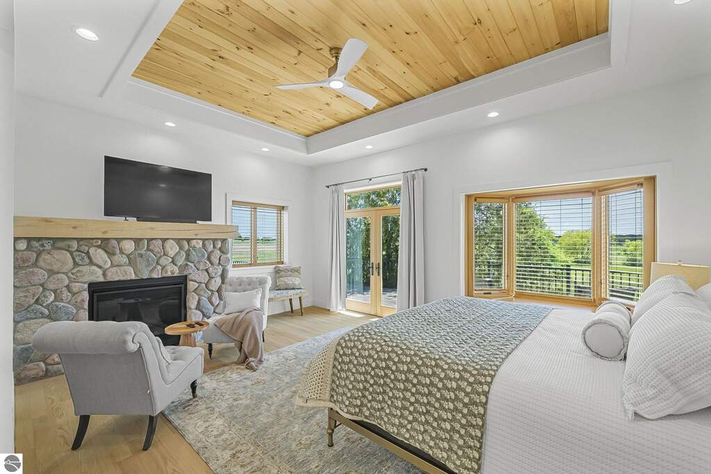 6 Bedroom Single Family Home/House's Image 30