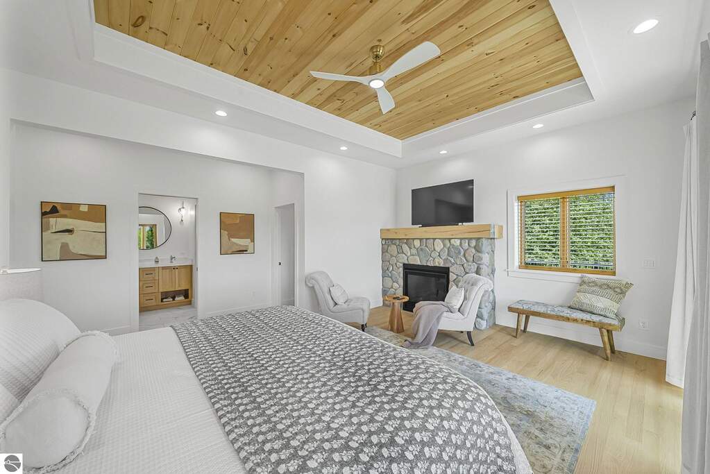 6 Bedroom Single Family Home/House's Image 31