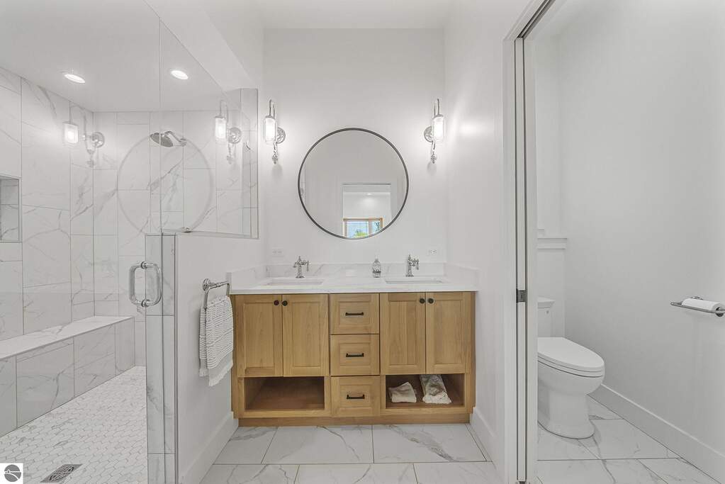 6 Bedroom Single Family Home/House's Image 36