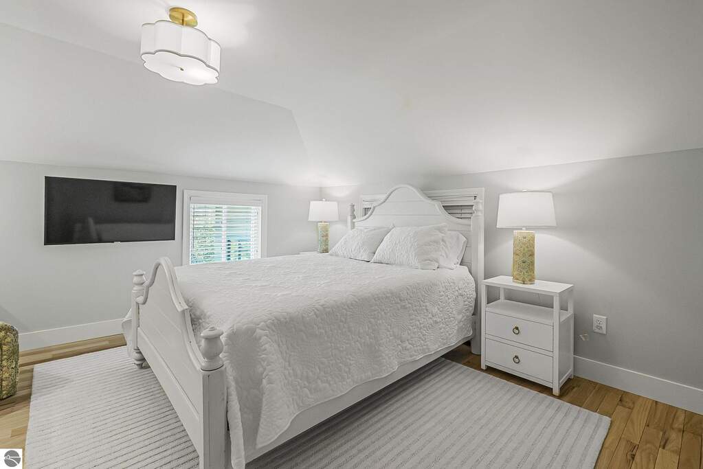 6 Bedroom Single Family Home/House's Image 42
