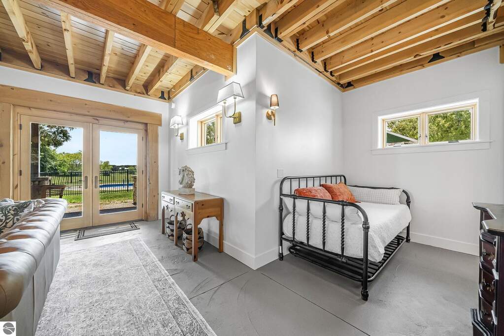 6 Bedroom Single Family Home/House's Image 76