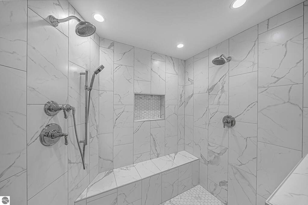 6 Bedroom Single Family Home/House's Image 83