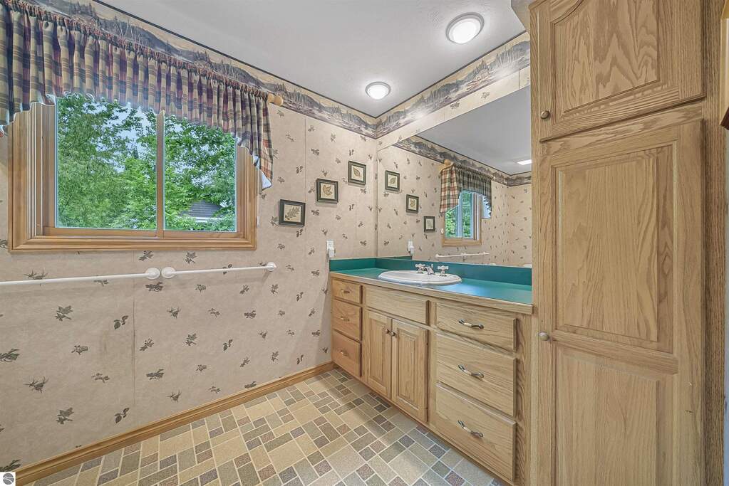 3 Bedroom Single Family Home/House's Image 37