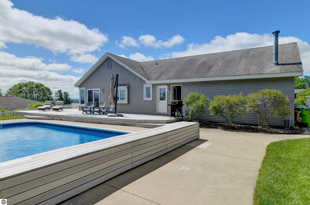 4 Bedroom Single Family Home/House's Image 9