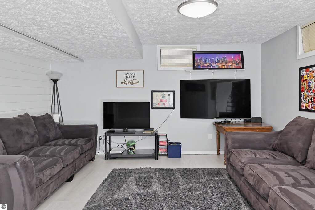 4 Bedroom Single Family Home/House's Image 39