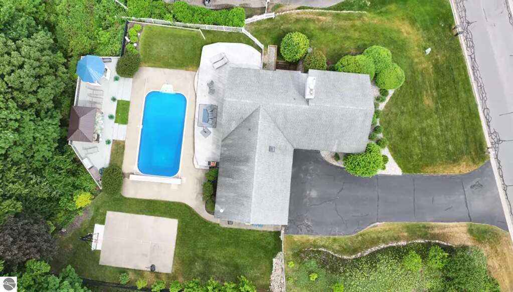4 Bedroom Single Family Home/House's Image 4