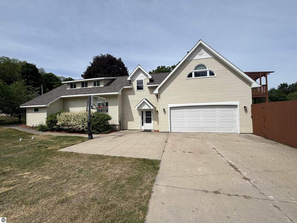 5 Bedroom Single Family Home/House's Image 21