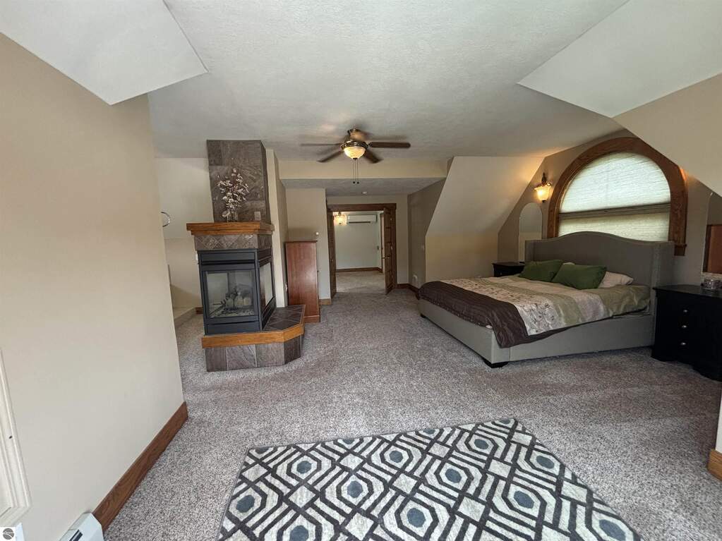 5 Bedroom Single Family Home/House's Image 32
