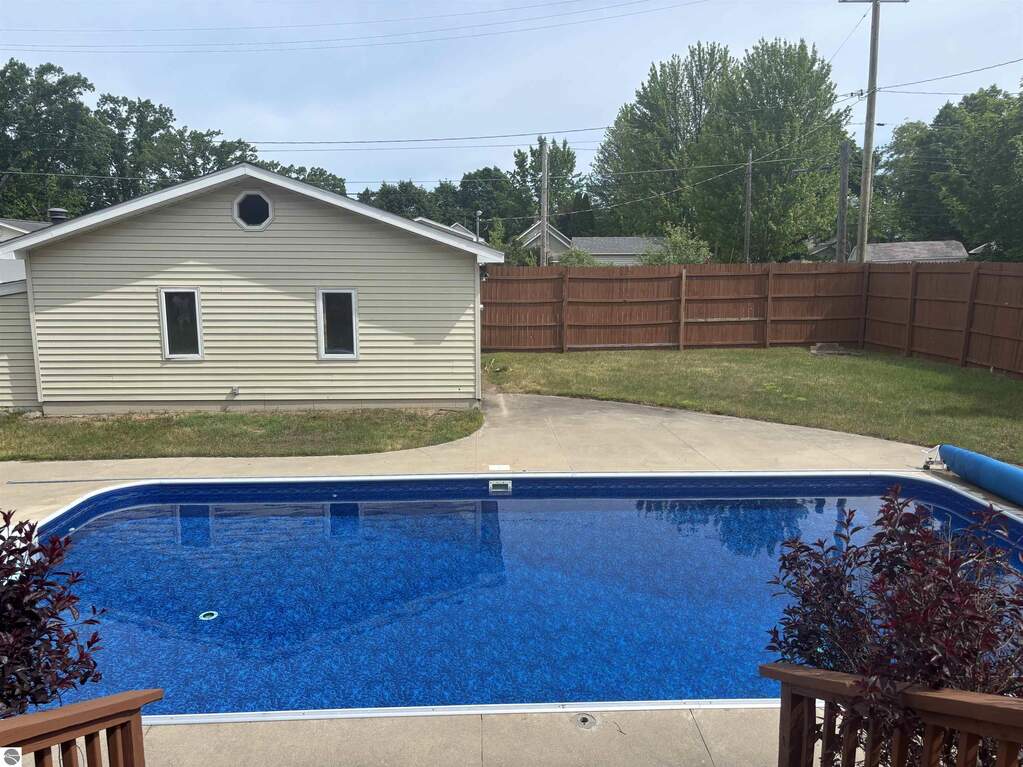 5 Bedroom Single Family Home/House's Image 33