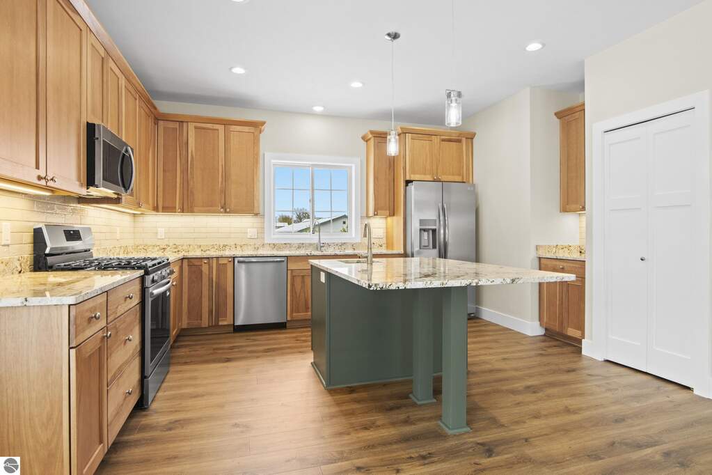 4 Bedroom Single Family Home/House's Image 7