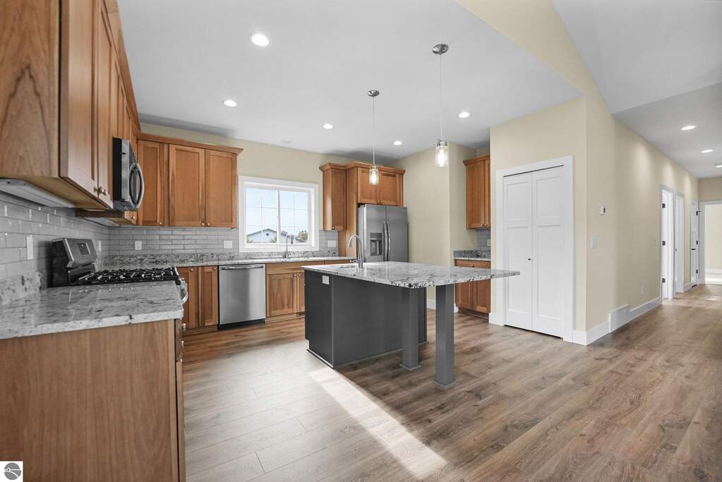 4 Bedroom Single Family Home/House's Image 9