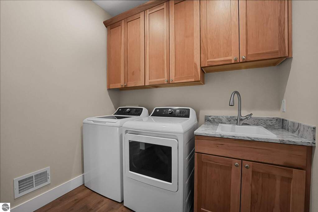 4 Bedroom Single Family Home/House's Image 16