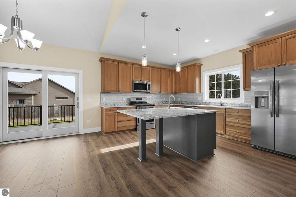 4 Bedroom Single Family Home/House's Image 3