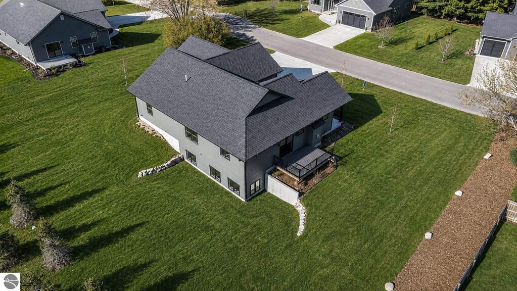 4 Bedroom Single Family Home/House's Image 5