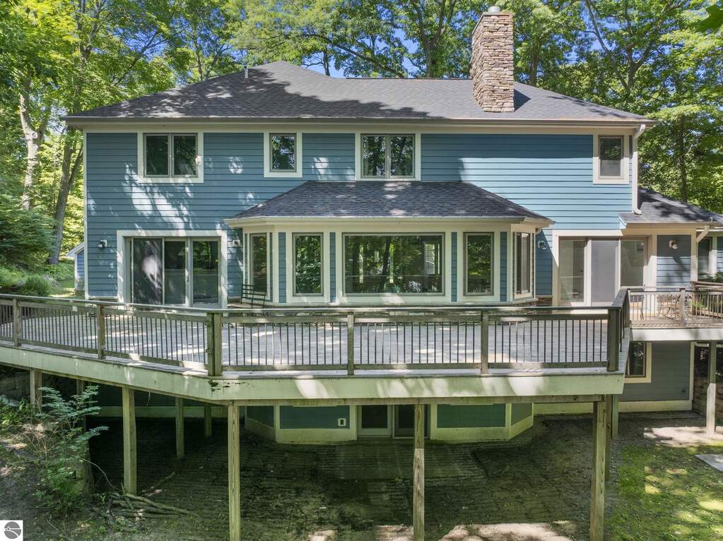 5 Bedroom Single Family Home/House's Image 10