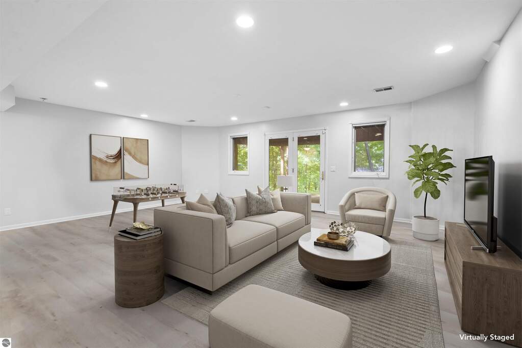5 Bedroom Single Family Home/House's Image 53