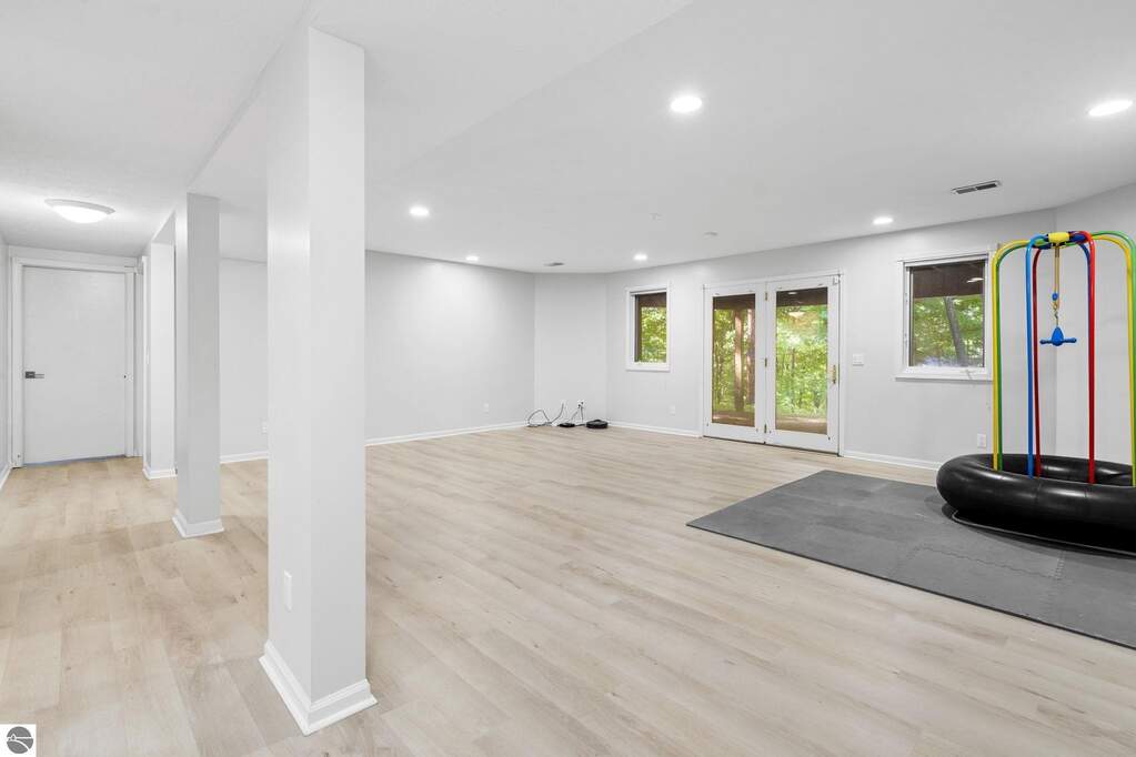 5 Bedroom Single Family Home/House's Image 54