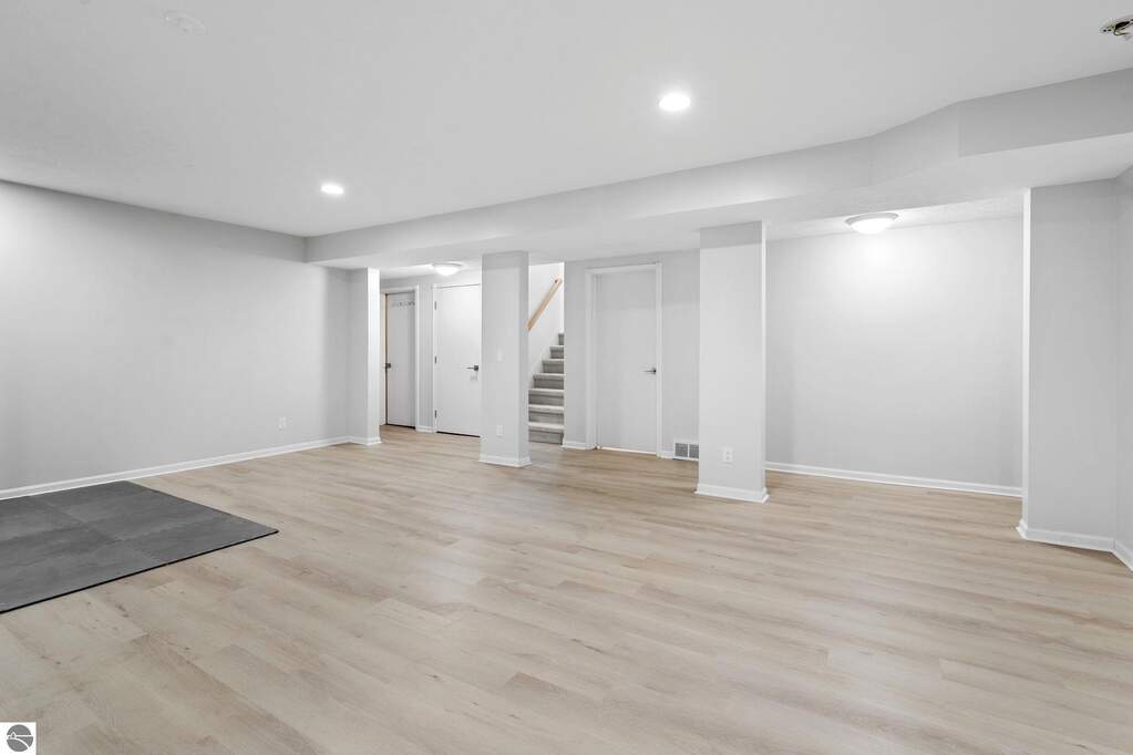 5 Bedroom Single Family Home/House's Image 55