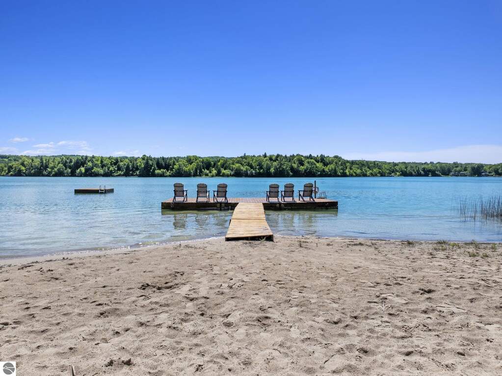 5 Bedroom Single Family Home/House's Image 5