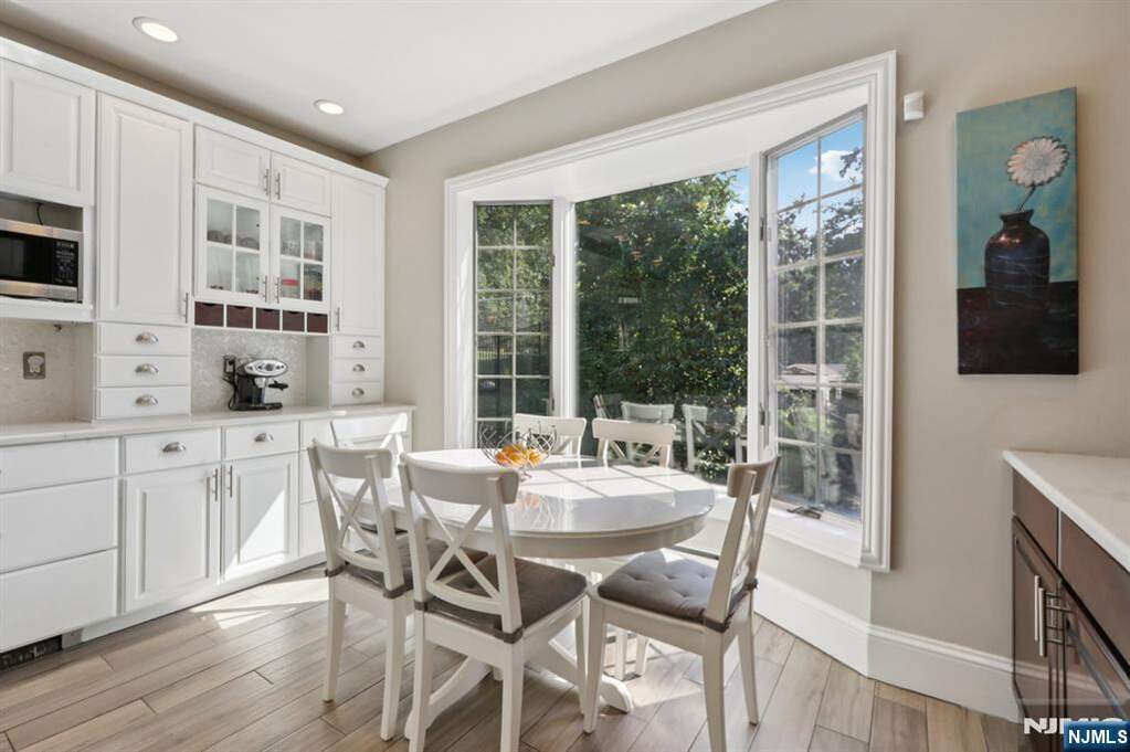 5 Bedroom Single Family Home/House's Image 8