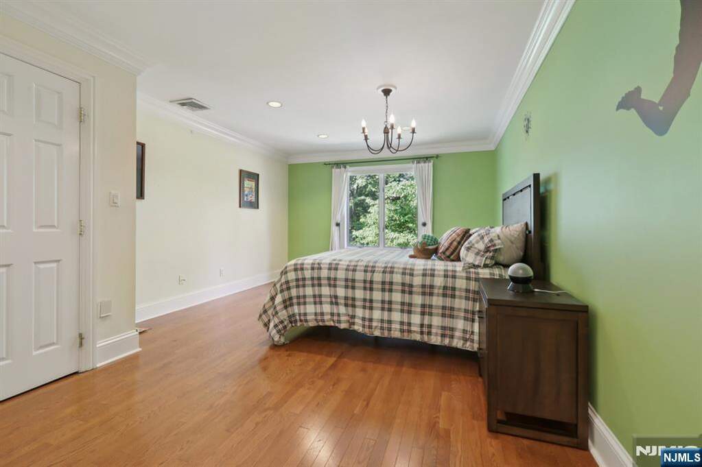 5 Bedroom Single Family Home/House's Image 13