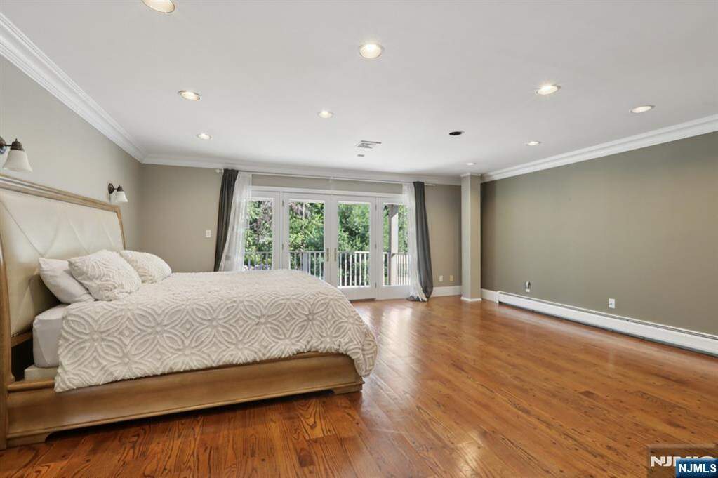 5 Bedroom Single Family Home/House's Image 15
