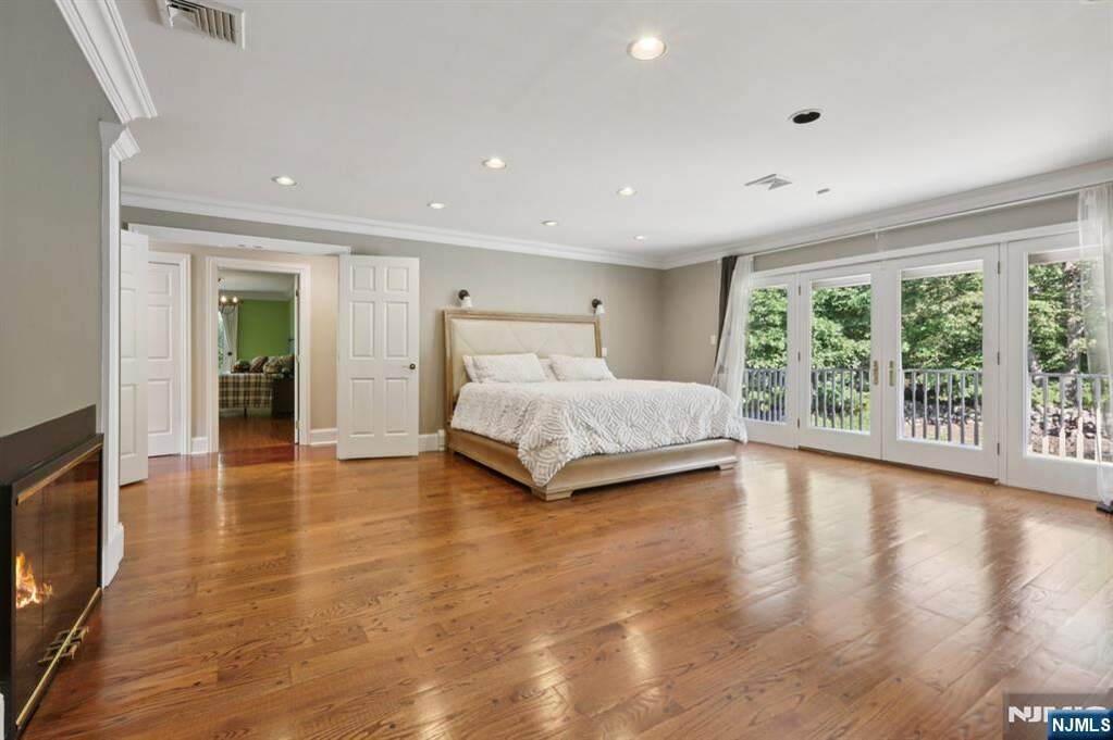 5 Bedroom Single Family Home/House's Image 16