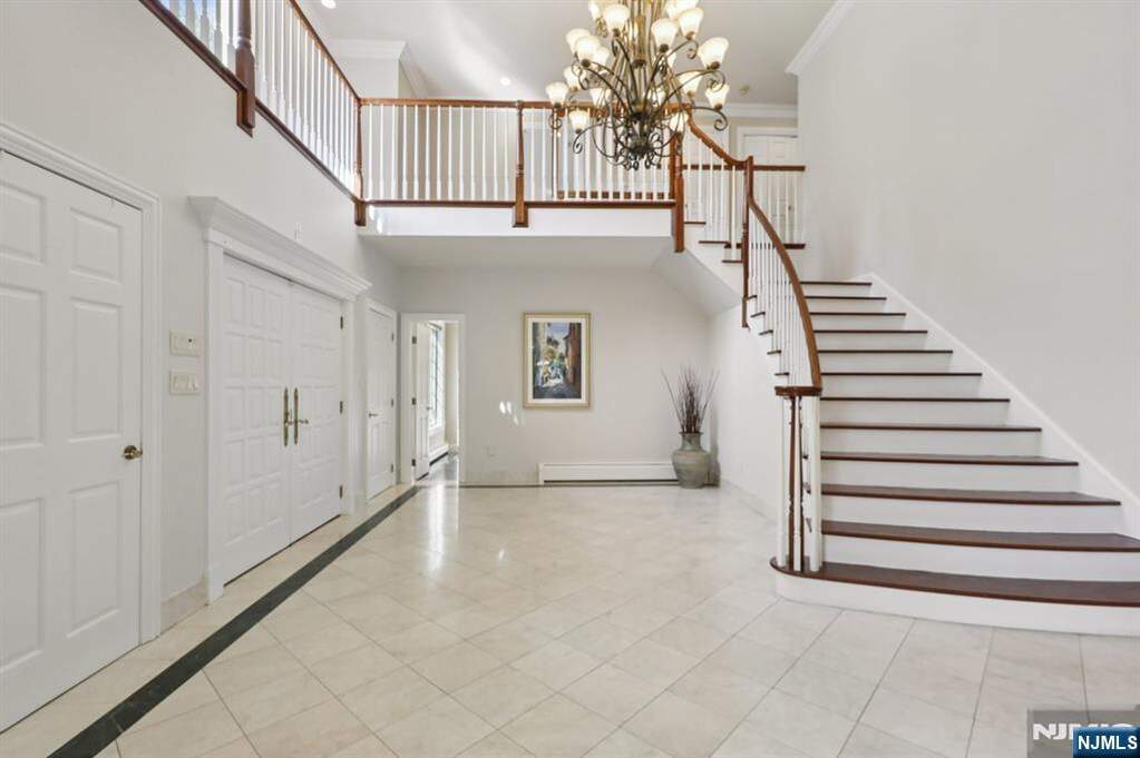 5 Bedroom Single Family Home/House's Image 21