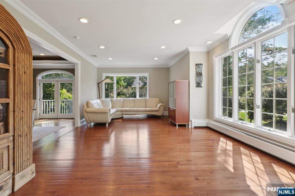 5 Bedroom Single Family Home/House's Image 22