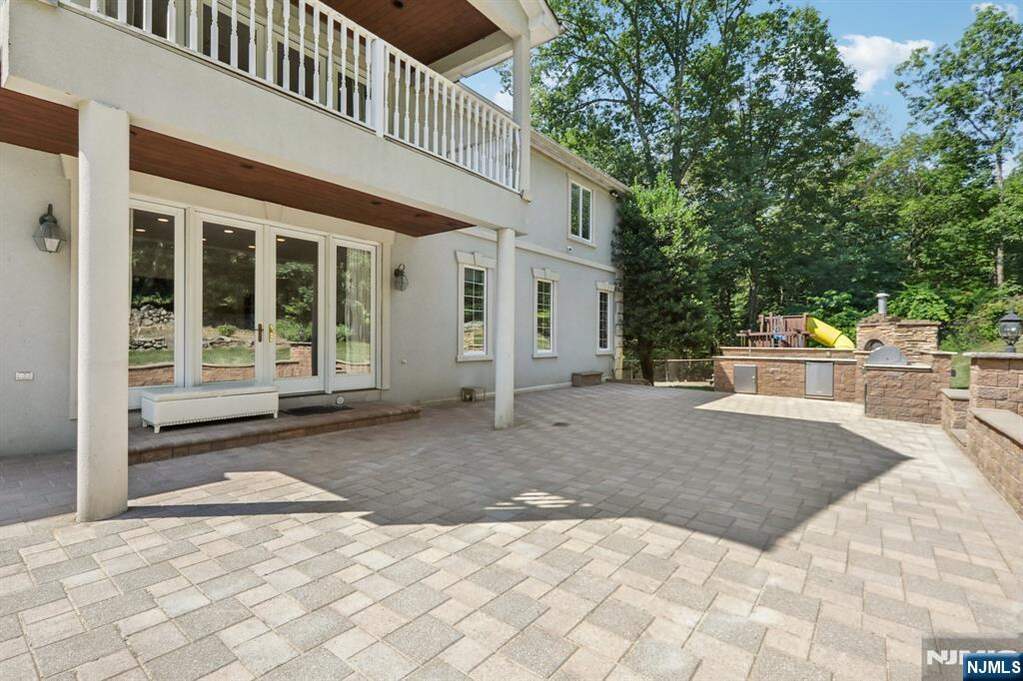 5 Bedroom Single Family Home/House's Image 27