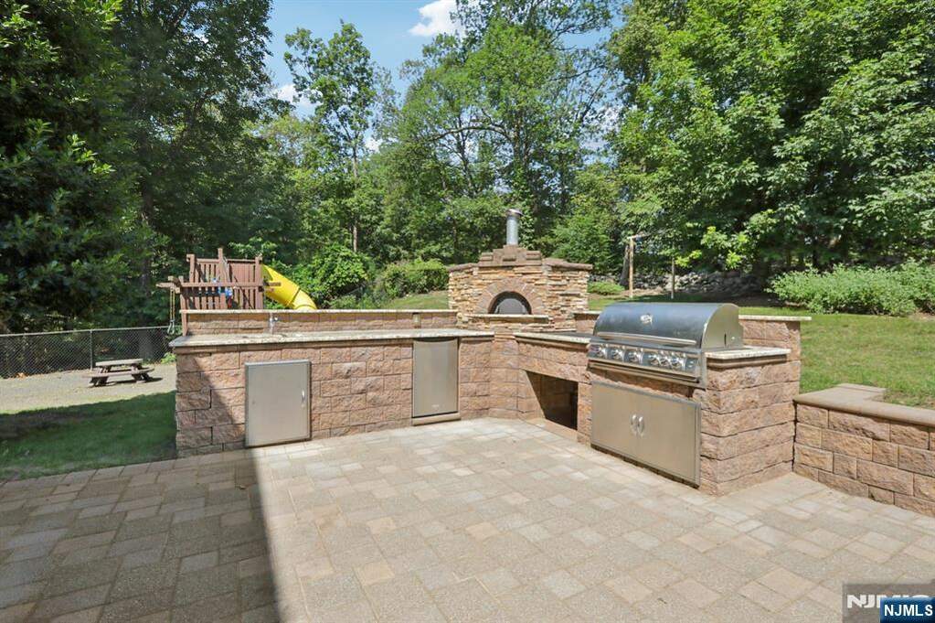 5 Bedroom Single Family Home/House's Image 28