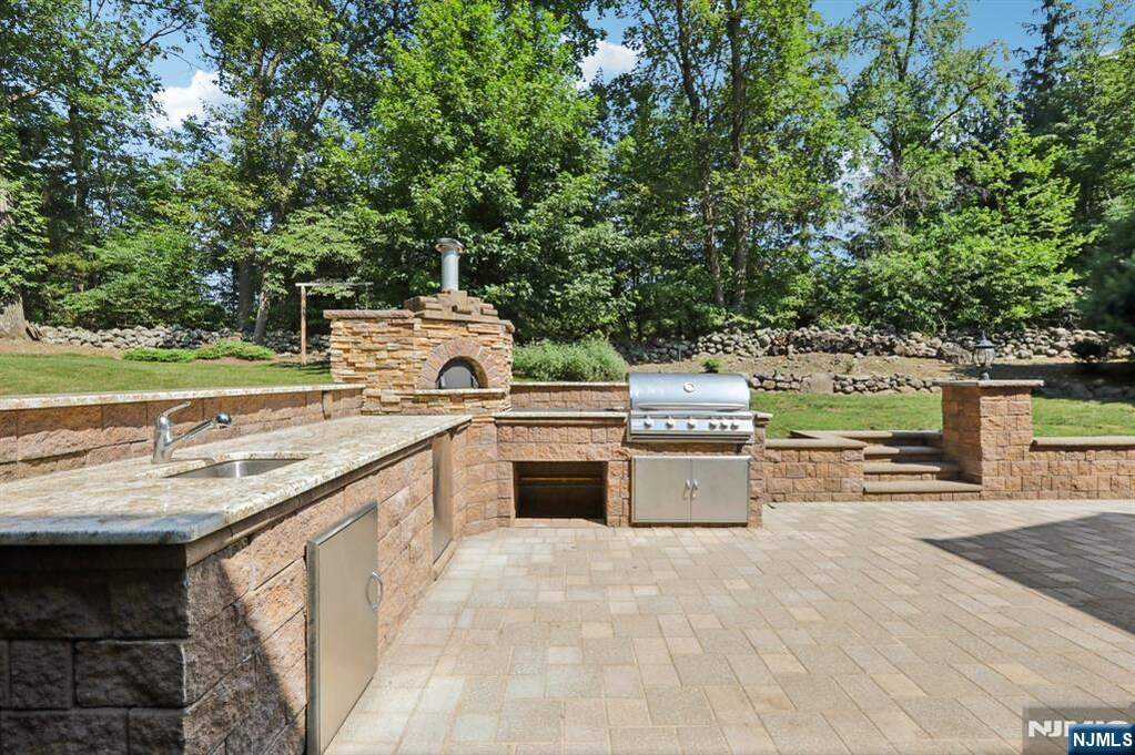 5 Bedroom Single Family Home/House's Image 29