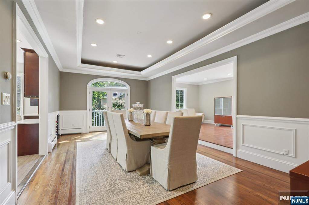 5 Bedroom Single Family Home/House's Image 6