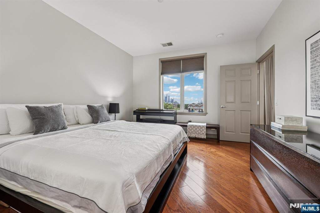 3 Bedroom Apartment/Flat's Image 7