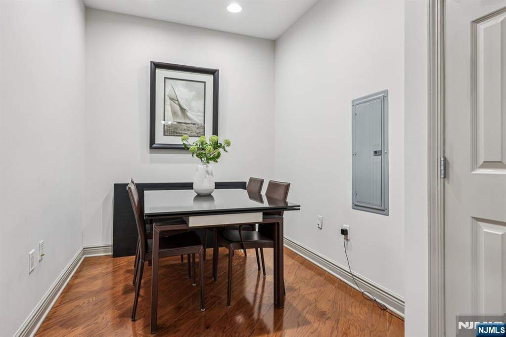 3 Bedroom Apartment/Flat's Image 6