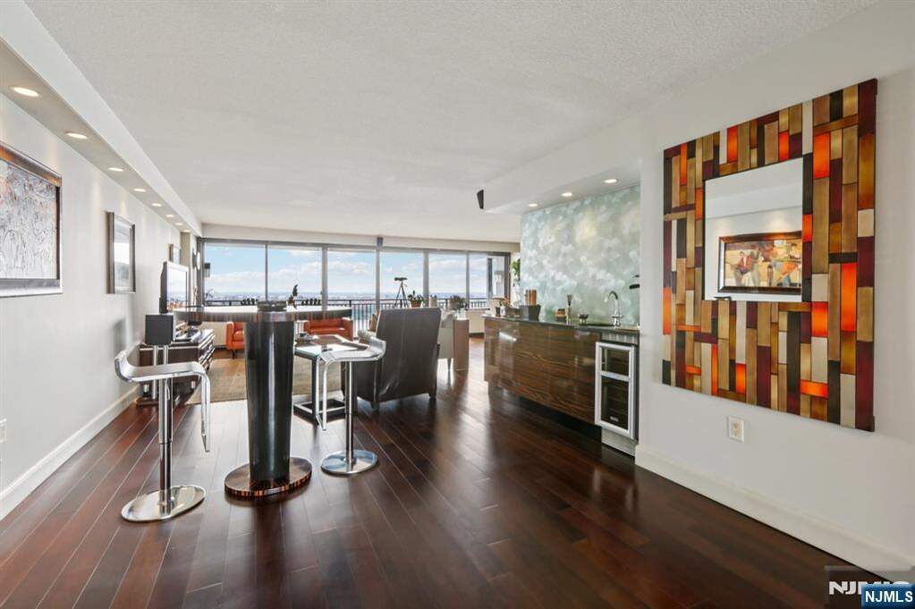 2 Bedroom Apartment/Flat's Image 9