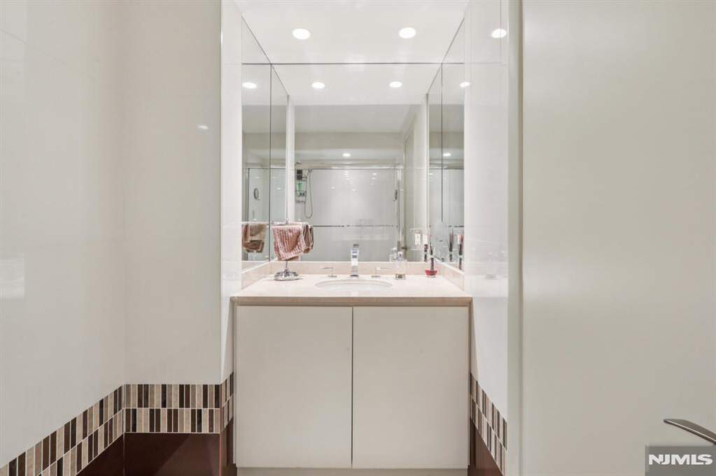 2 Bedroom Apartment/Flat's Image 29