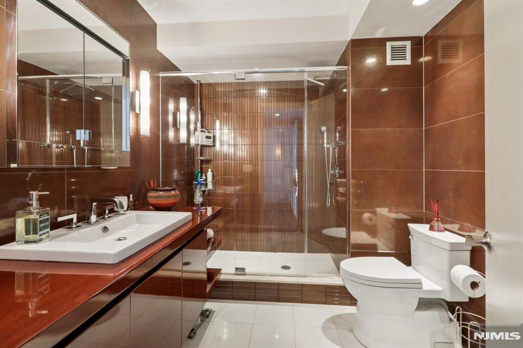 2 Bedroom Apartment/Flat's Image 31