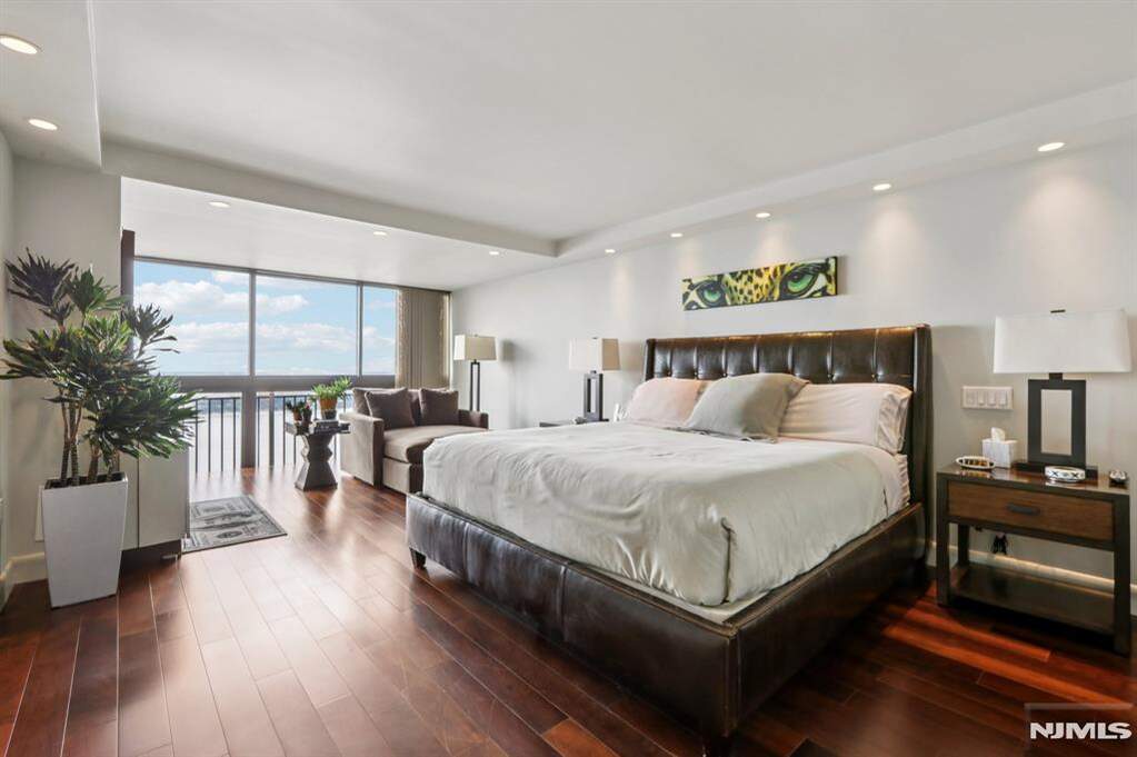2 Bedroom Apartment/Flat's Image 32