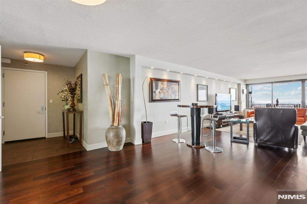 2 Bedroom Apartment/Flat's Image 4