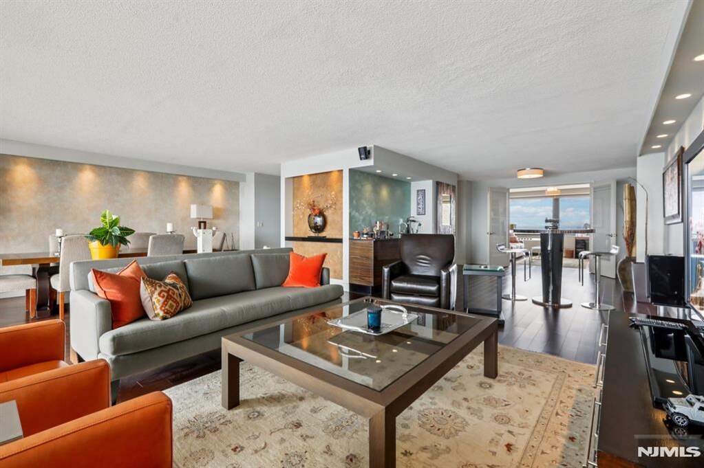 2 Bedroom Apartment/Flat's Image 6