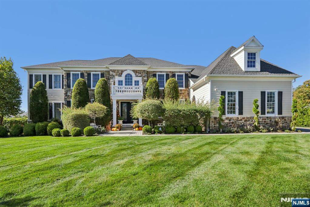 6 Northwood Drive, Franklin Lakes, NJ 07417 with ID NJMLS25035952