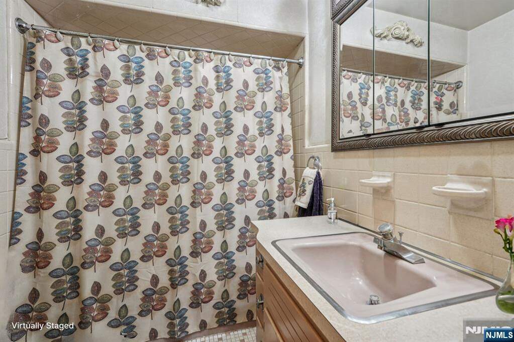 3 Bedroom Single Family Home/House's Image 10