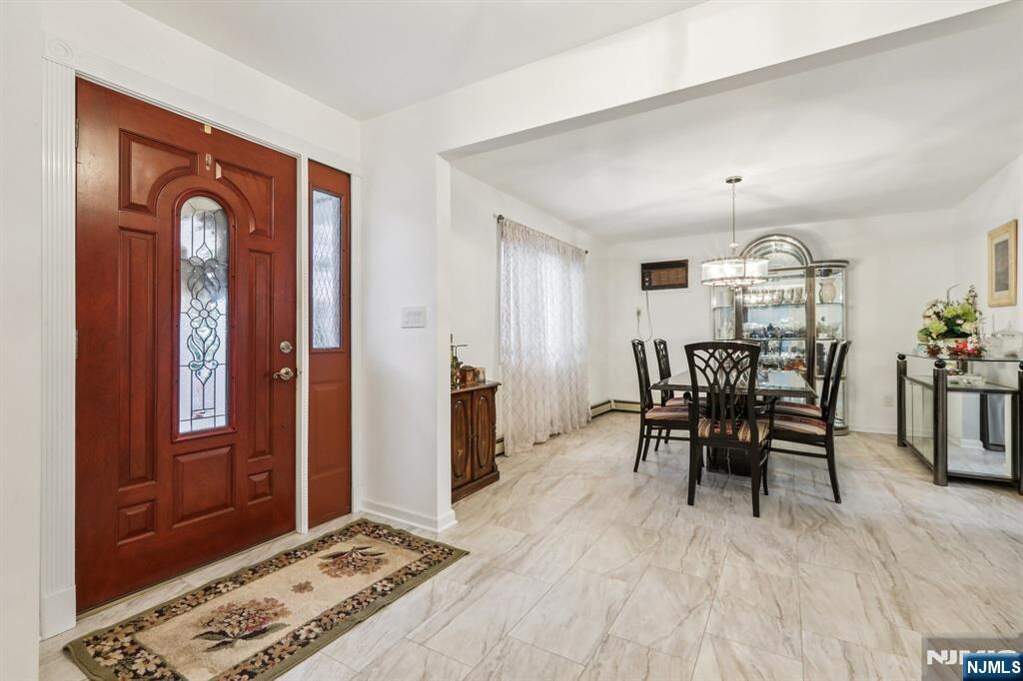 5 Bedroom Single Family Home/House's Image 8