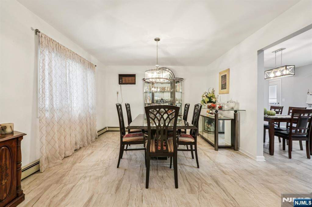 5 Bedroom Single Family Home/House's Image 9