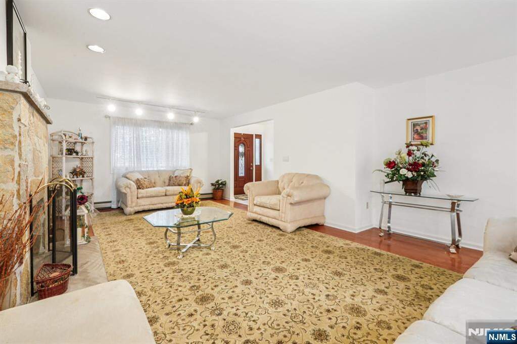 5 Bedroom Single Family Home/House's Image 15