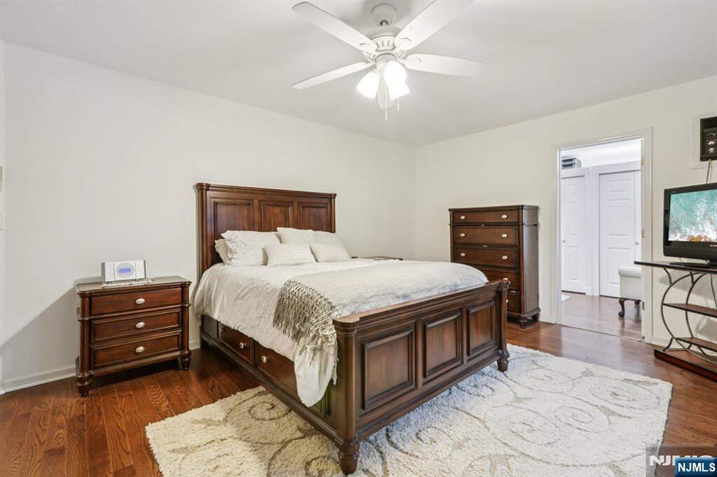 5 Bedroom Single Family Home/House's Image 18