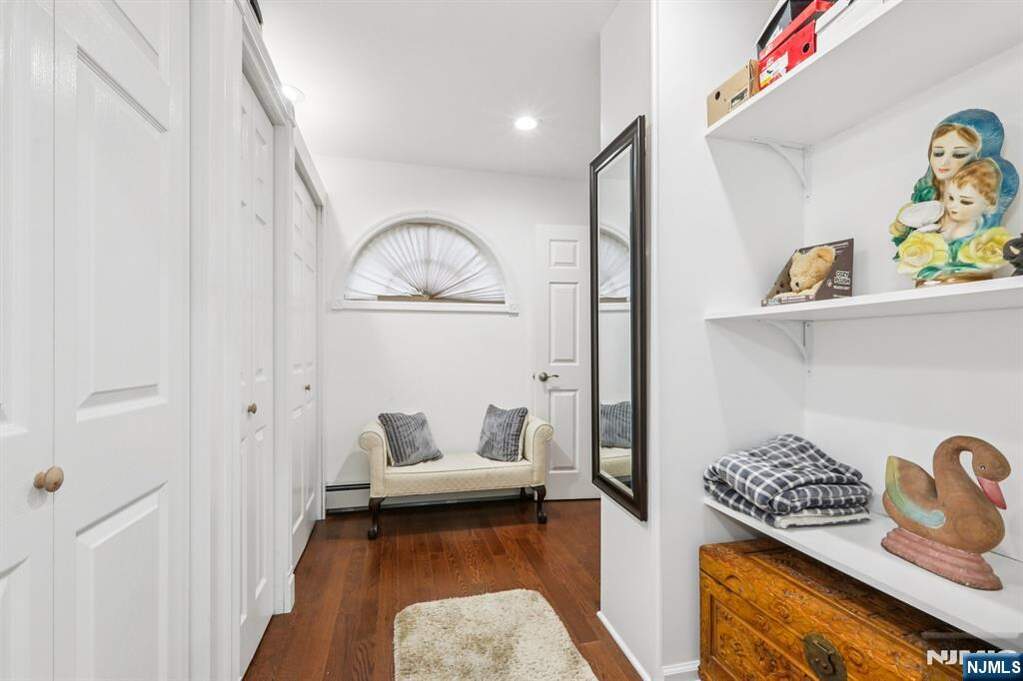 5 Bedroom Single Family Home/House's Image 21