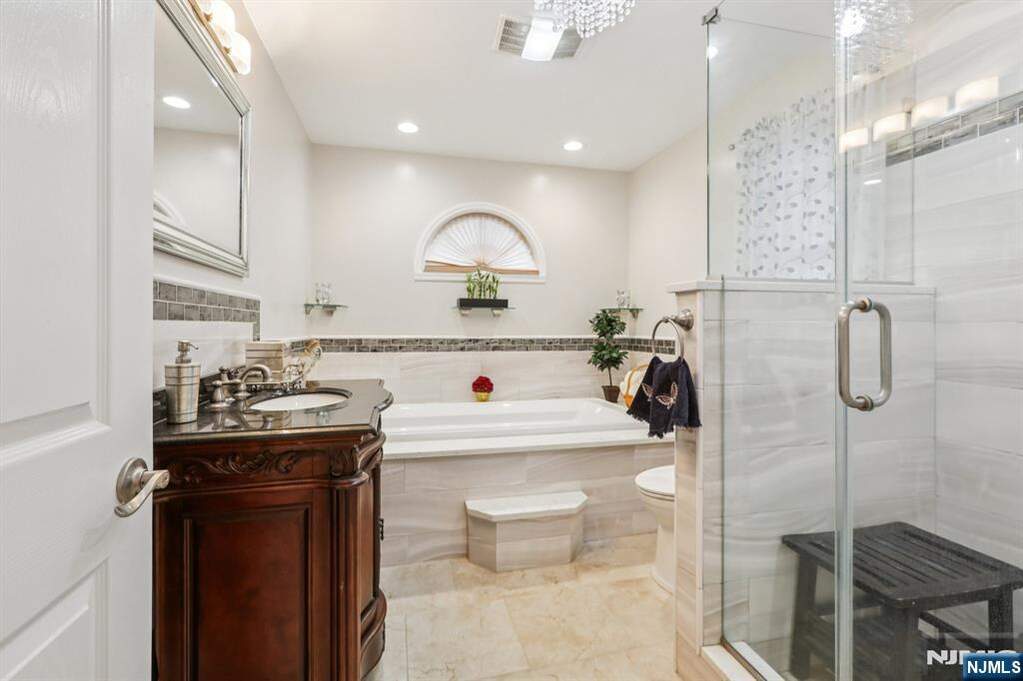 5 Bedroom Single Family Home/House's Image 27
